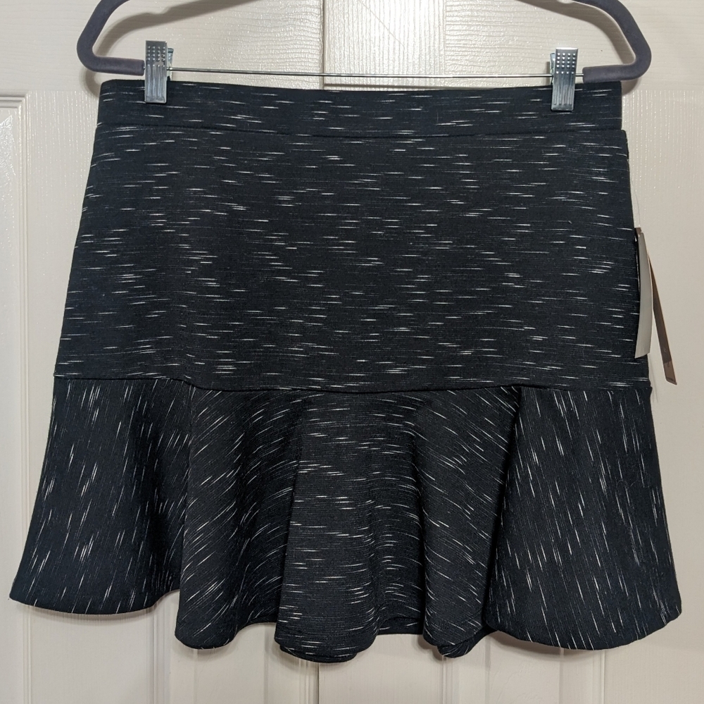 5/$25 Sequin Heart Skirt - Picture 4 of 7